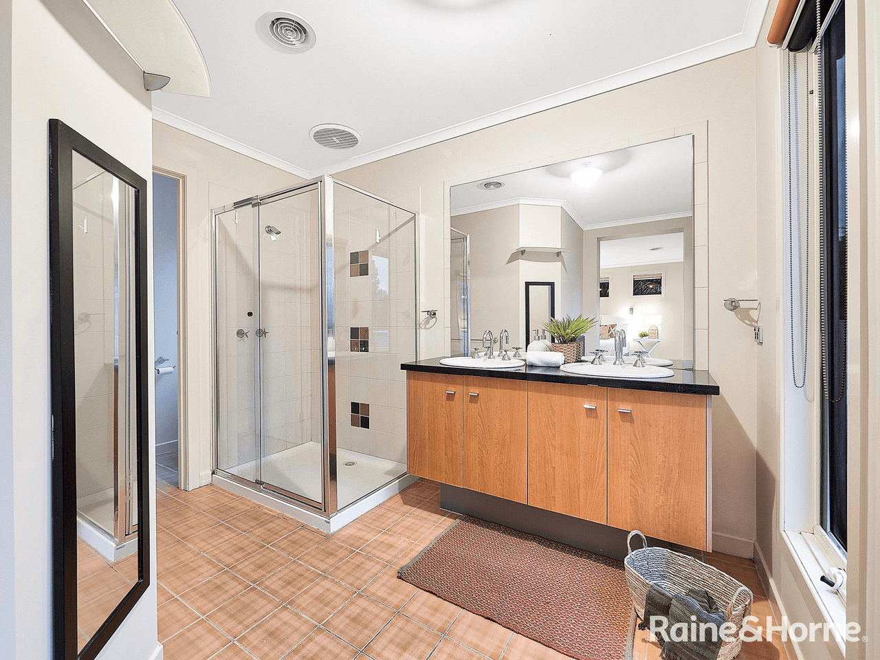 1 Cresta Court, BERWICK, VIC 3806