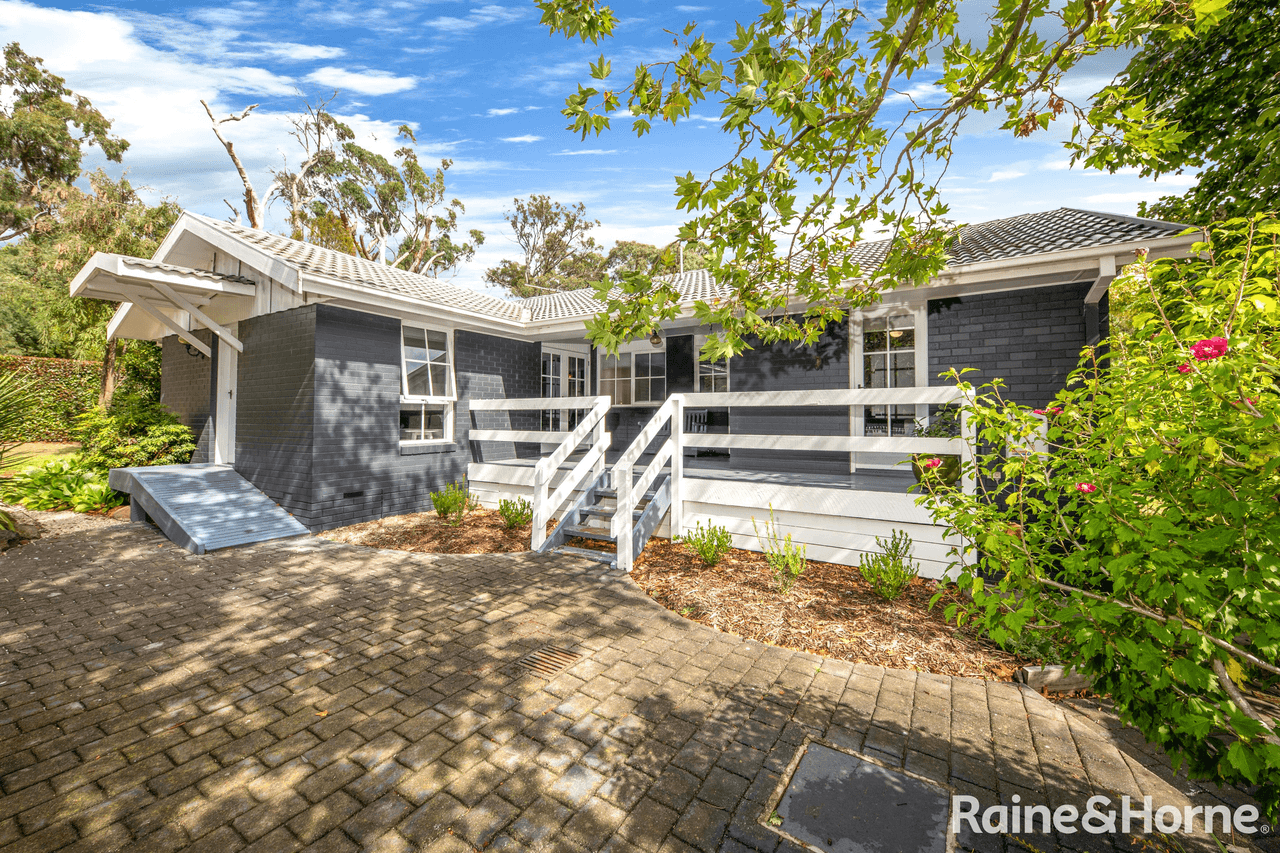 94 Carrington Street, MACEDON, VIC 3440