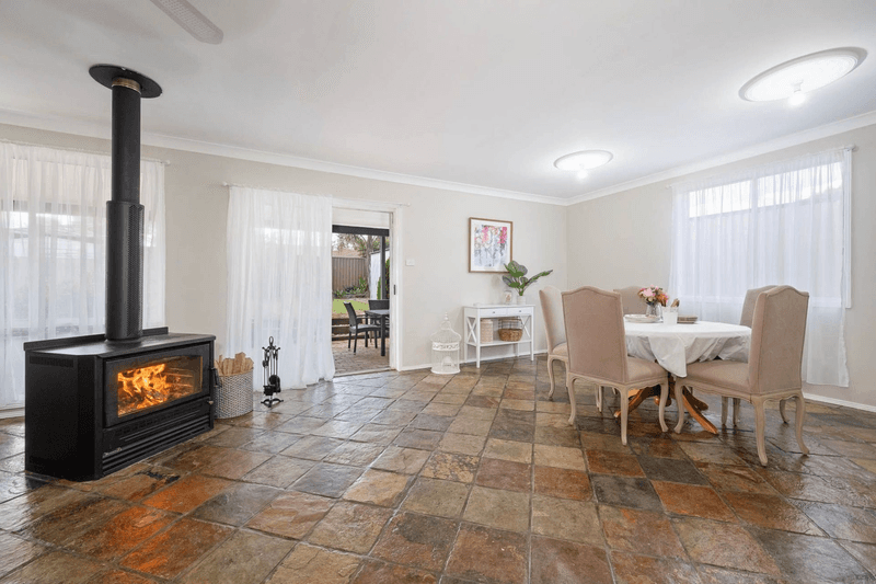 6 Fortinbras Close, ROSEMEADOW, NSW 2560