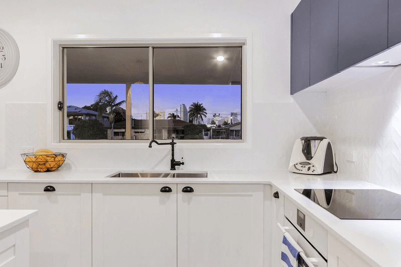 120 Rio Vista Boulevard, Broadbeach Waters, QLD 4218