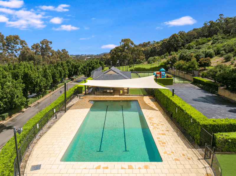 2 Elizabeth Henrietta Circuit, MACQUARIE LINKS, NSW 2565