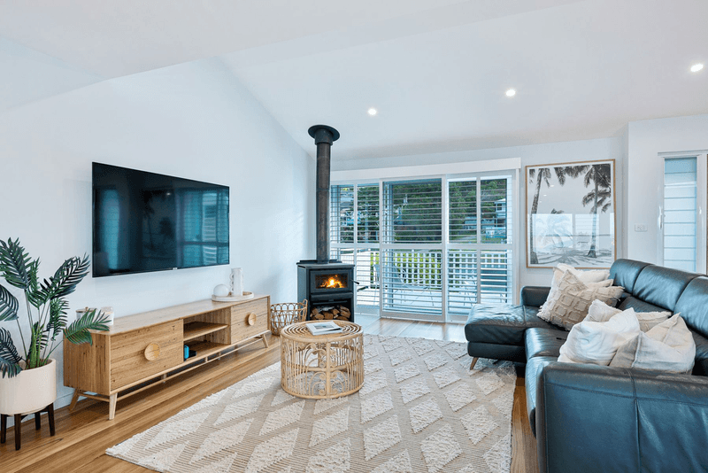 35 Park Avenue, CAVES BEACH, NSW 2281