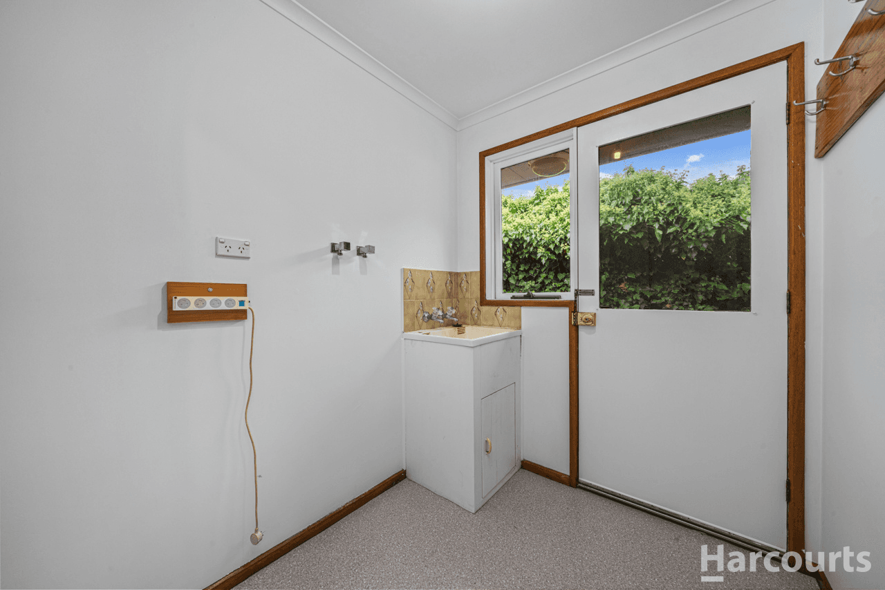 11 Bland Street, ROKEBY, TAS 7019