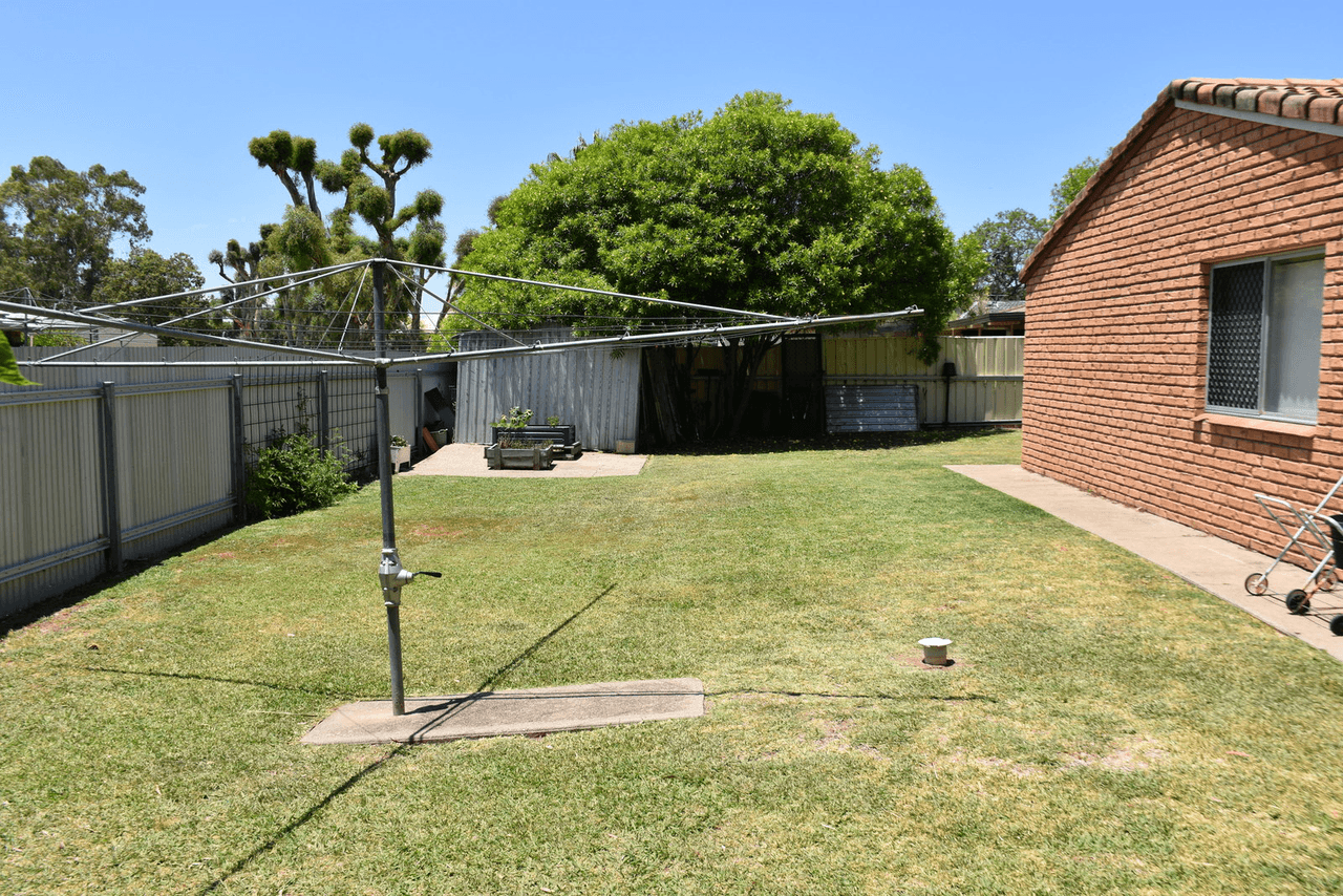 4 Acacia Crescent, MOREE, NSW 2400