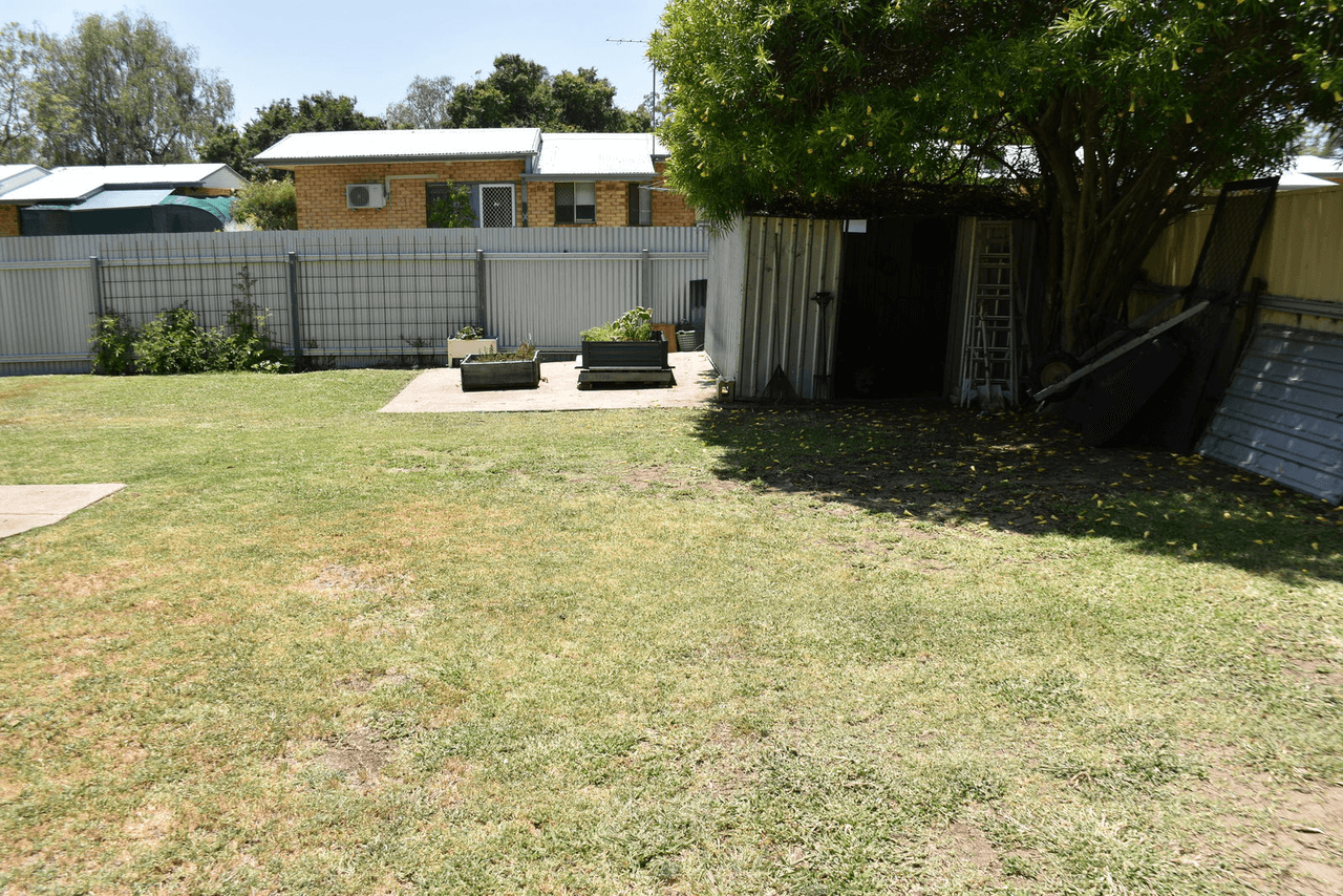 4 Acacia Crescent, MOREE, NSW 2400