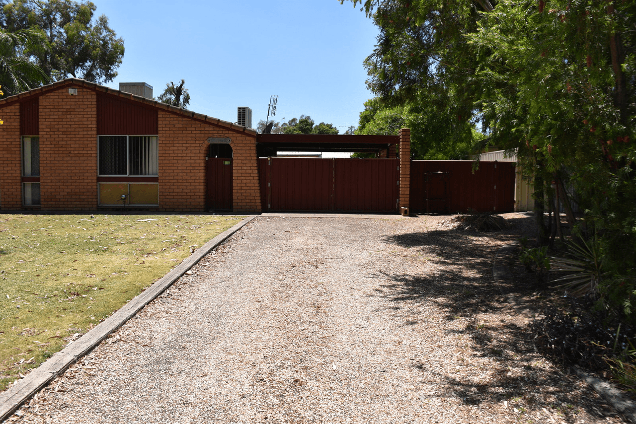 4 Acacia Crescent, MOREE, NSW 2400