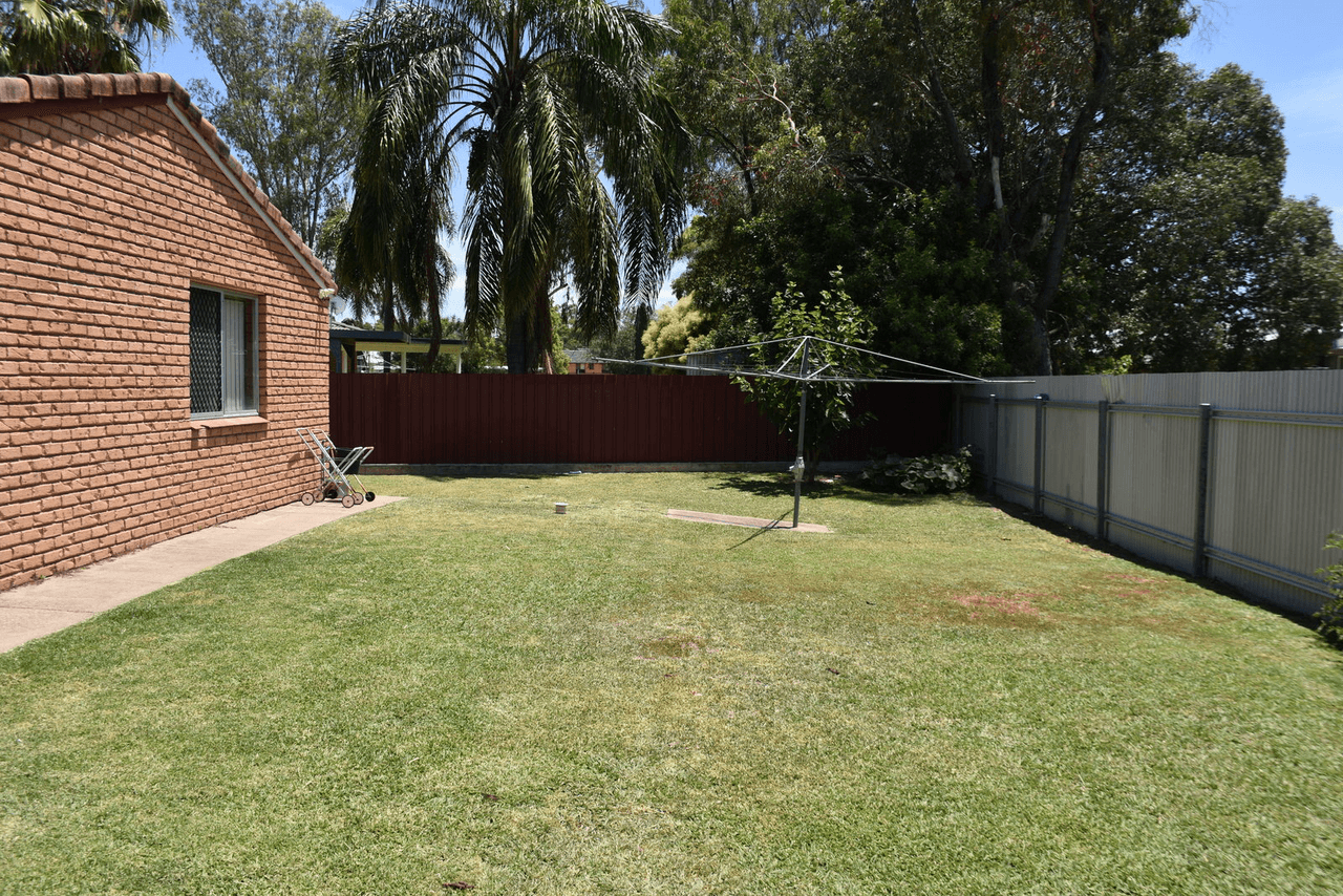 4 Acacia Crescent, MOREE, NSW 2400