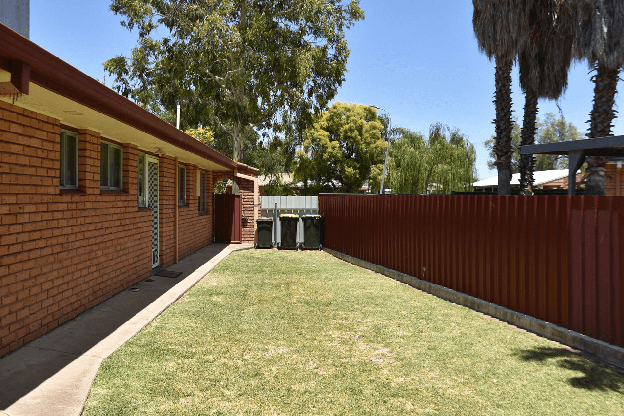 4 Acacia Crescent, MOREE, NSW 2400