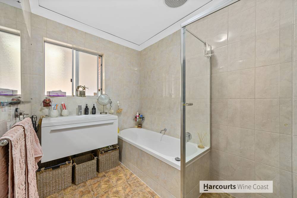 8 Passmore Avenue, PORT NOARLUNGA, SA 5167