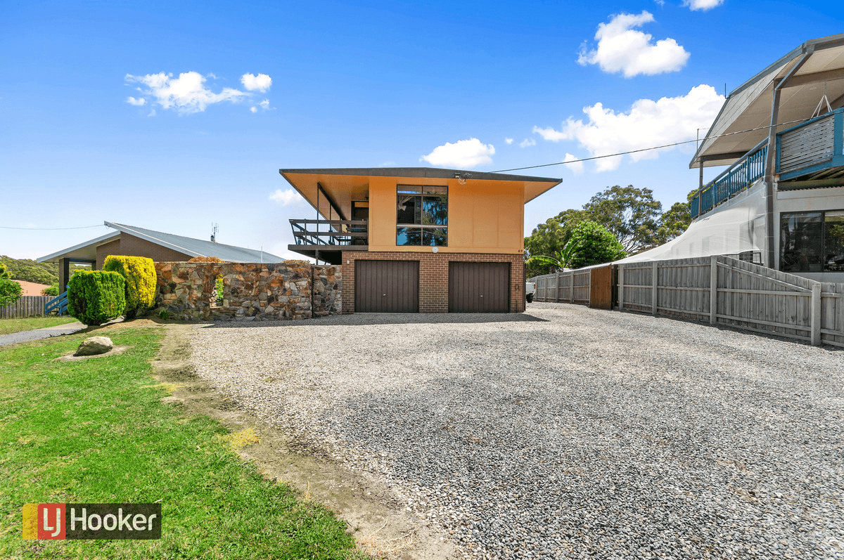 49 Ocean View Parade, LAKES ENTRANCE, VIC 3909