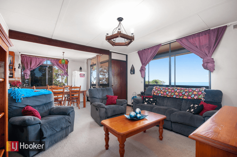 49 Ocean View Parade, LAKES ENTRANCE, VIC 3909