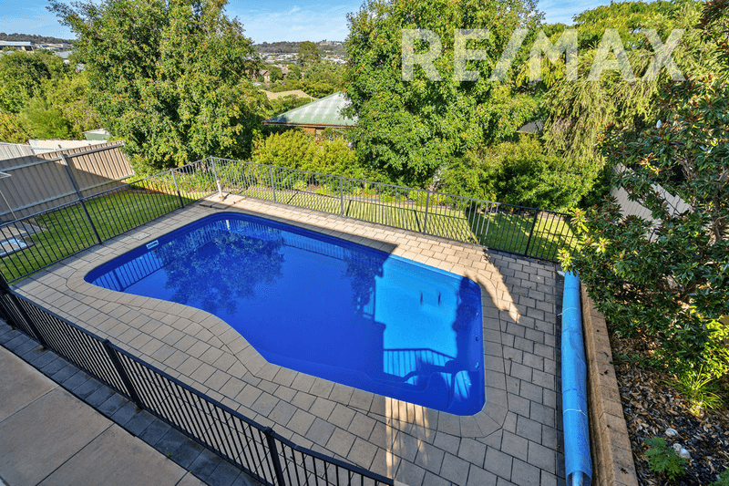 74 Brooklyn Drive, BOURKELANDS, NSW 2650