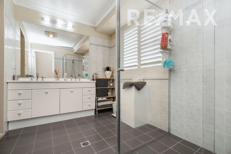 74 Brooklyn Drive, BOURKELANDS, NSW 2650