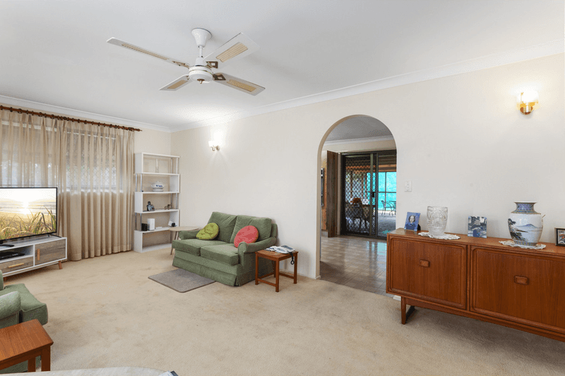 15 Southerly Street, Mermaid Waters, QLD 4218