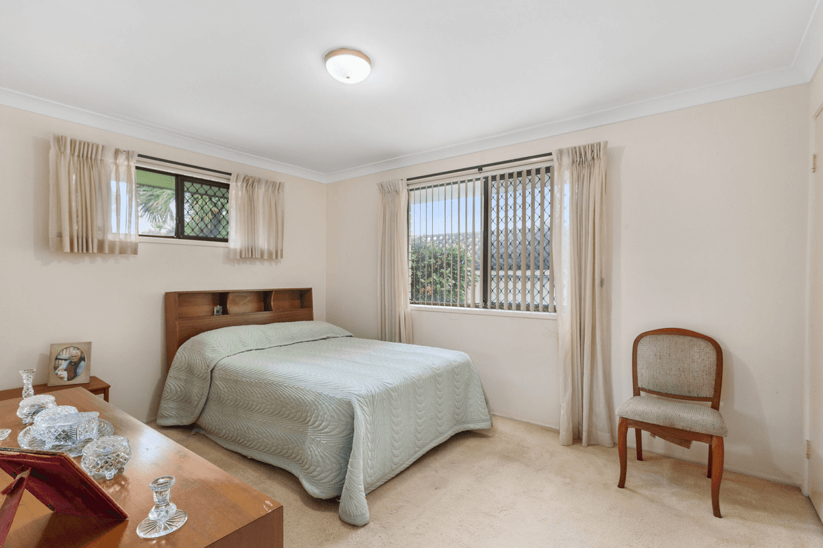 15 Southerly Street, Mermaid Waters, QLD 4218