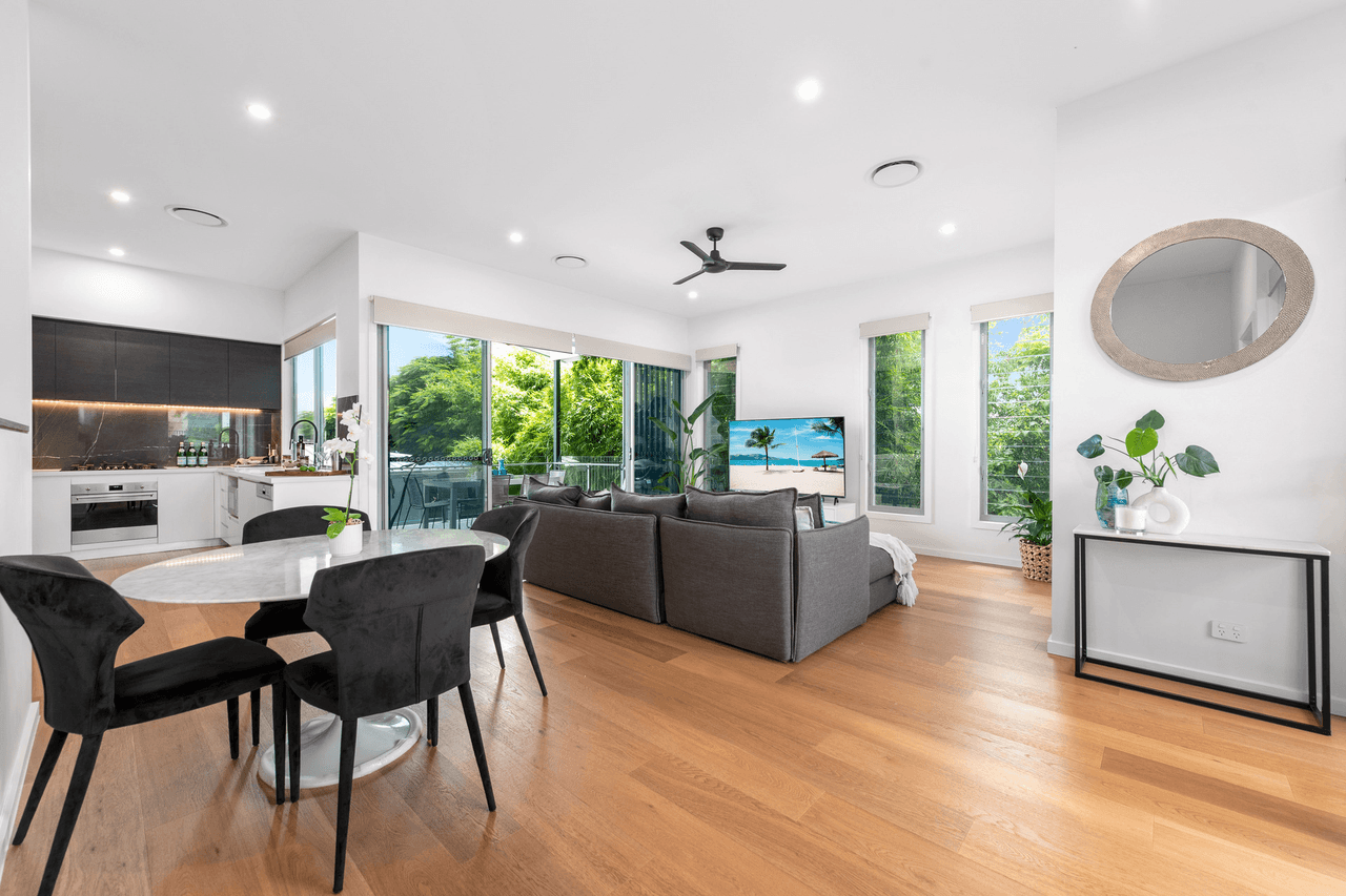 1/6  Stirrat Street, Coorparoo, QLD 4151