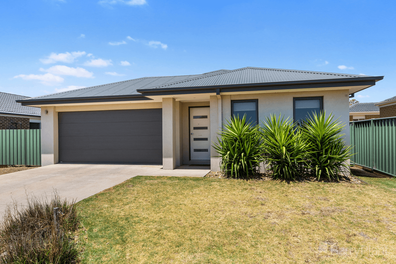 4 Triplett Avenue, Ascot, VIC 3551