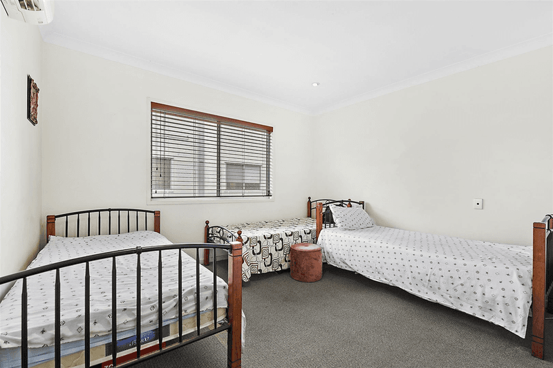 8/29 Proud Street, Labrador, QLD 4215