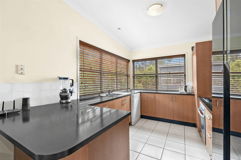 8/29 Proud Street, Labrador, QLD 4215