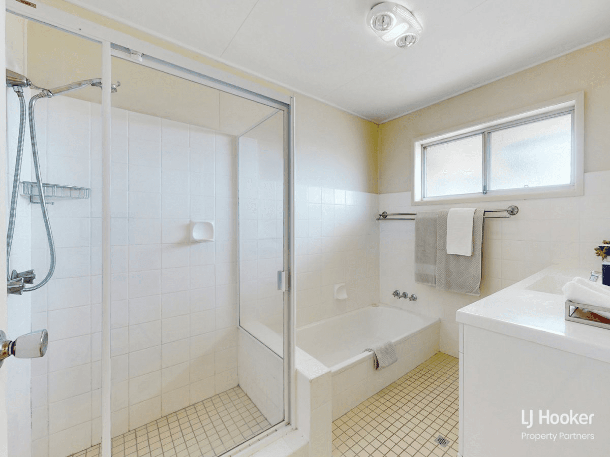 16 Sunderland Street, MACGREGOR, QLD 4109