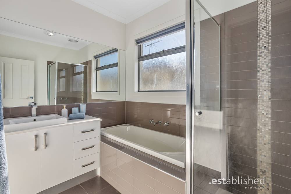 2A Bari Mews, POINT COOK, VIC 3030
