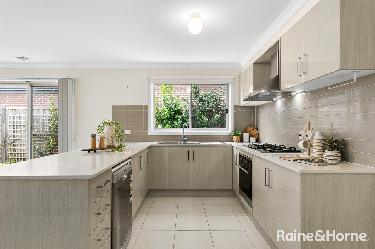 5 Coronat Drive, WILLIAMS LANDING, VIC 3027