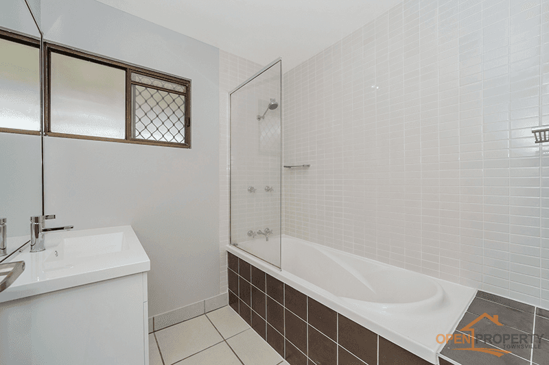 10 Dollview Ave, Rasmussen, QLD 4815