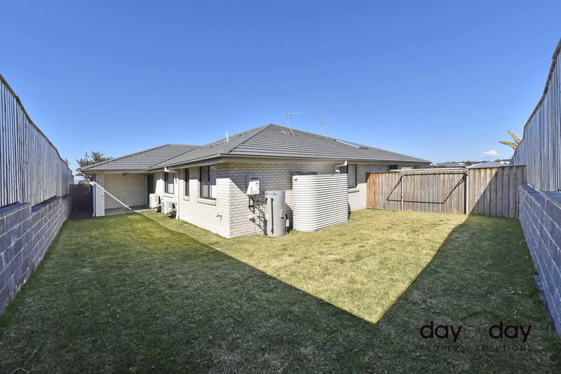 32 Threlkeld Cres, Fletcher, NSW 2287