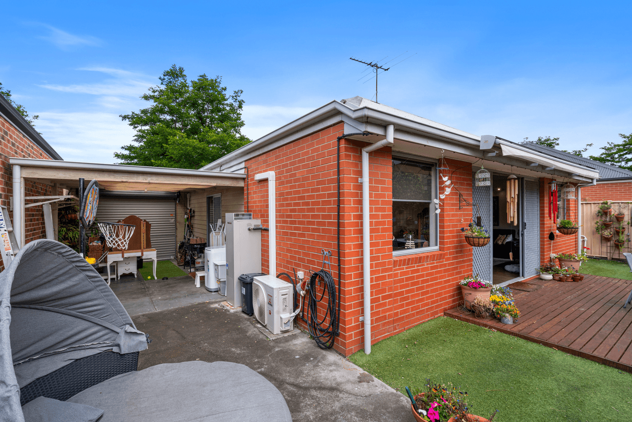 22 Hawthorn Way, CAROLINE SPRINGS, VIC 3023