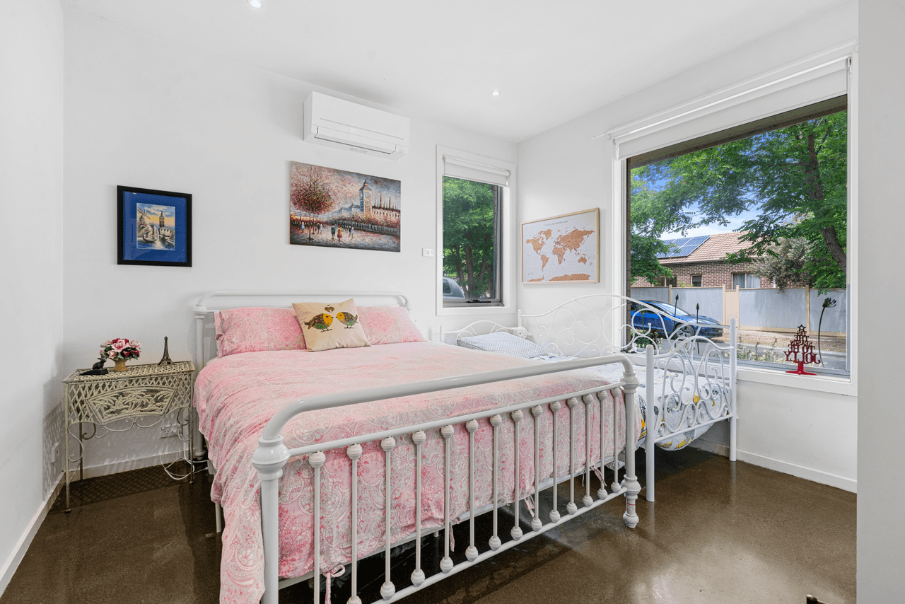 22 Hawthorn Way, CAROLINE SPRINGS, VIC 3023