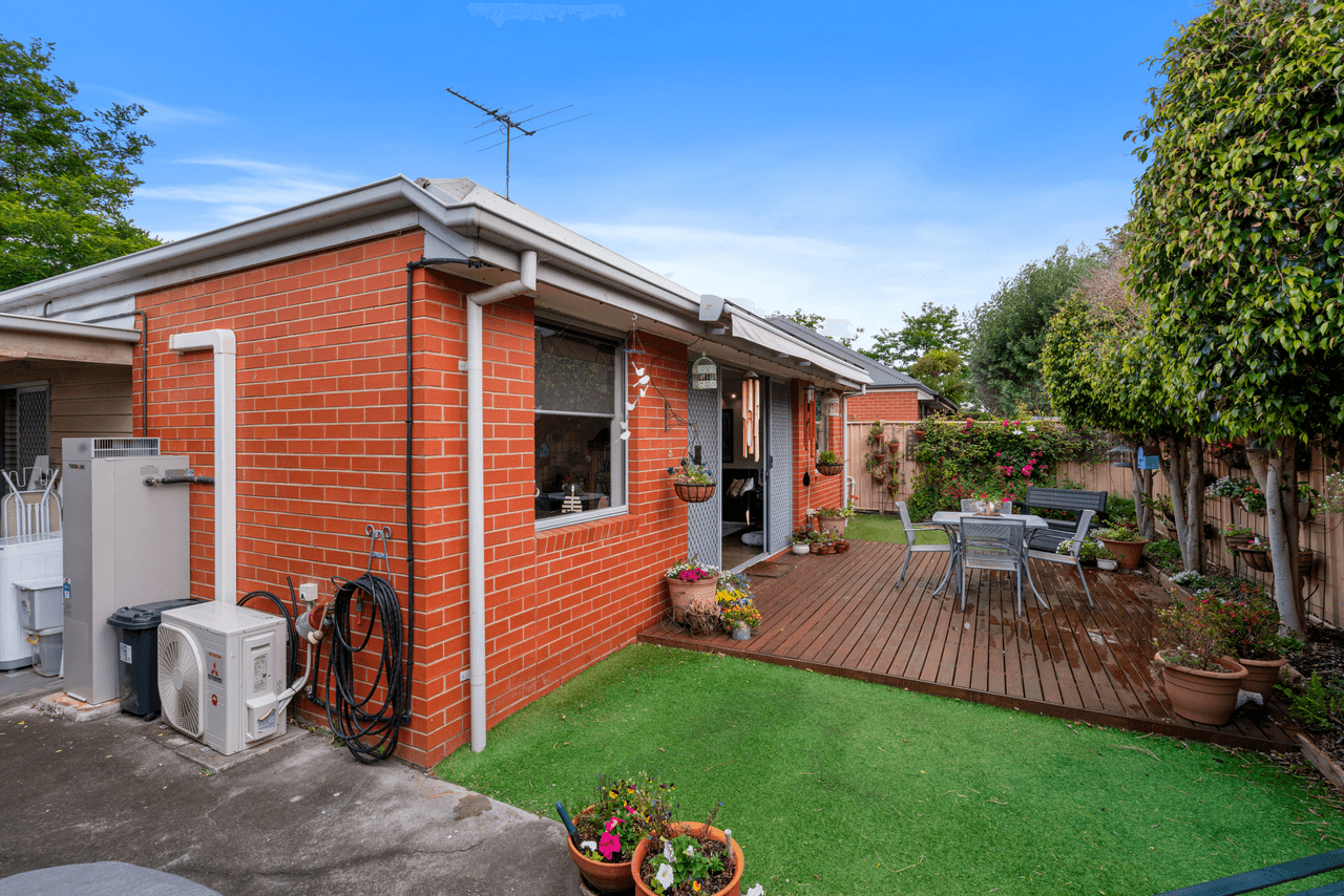 22 Hawthorn Way, CAROLINE SPRINGS, VIC 3023