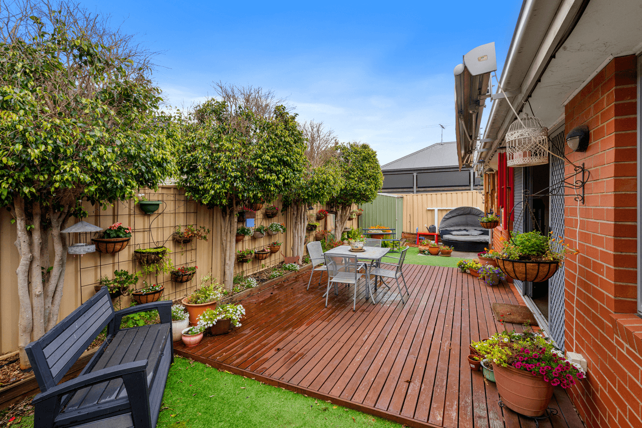 22 Hawthorn Way, CAROLINE SPRINGS, VIC 3023