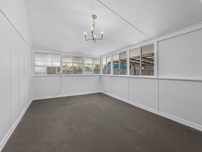 4 Charles Street, BUNDAMBA, QLD 4304