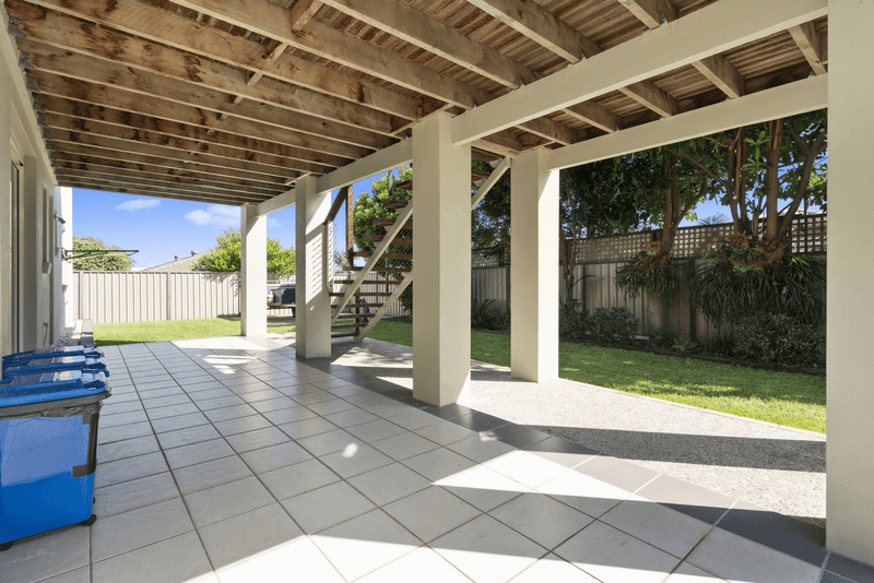 9 Loftus Place, SANDSTONE POINT, QLD 4511