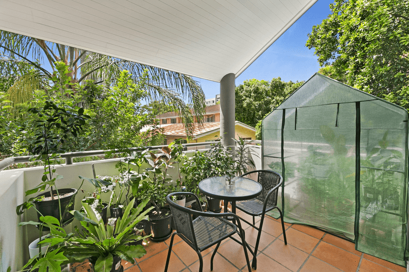 4/14 Lawson Street, SOUTHPORT, QLD 4215