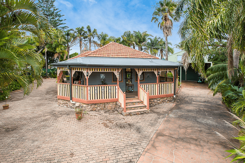 18 Pacific Highway, Blacksmiths, NSW 2281