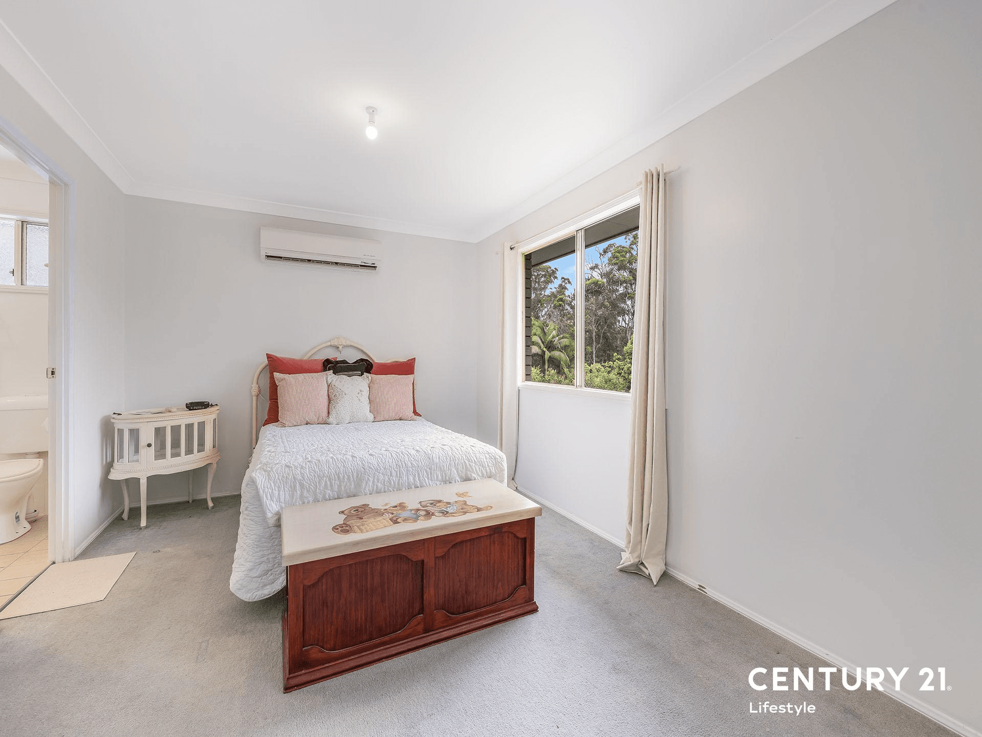 11 Olivia Court, LANDSBOROUGH, QLD 4550