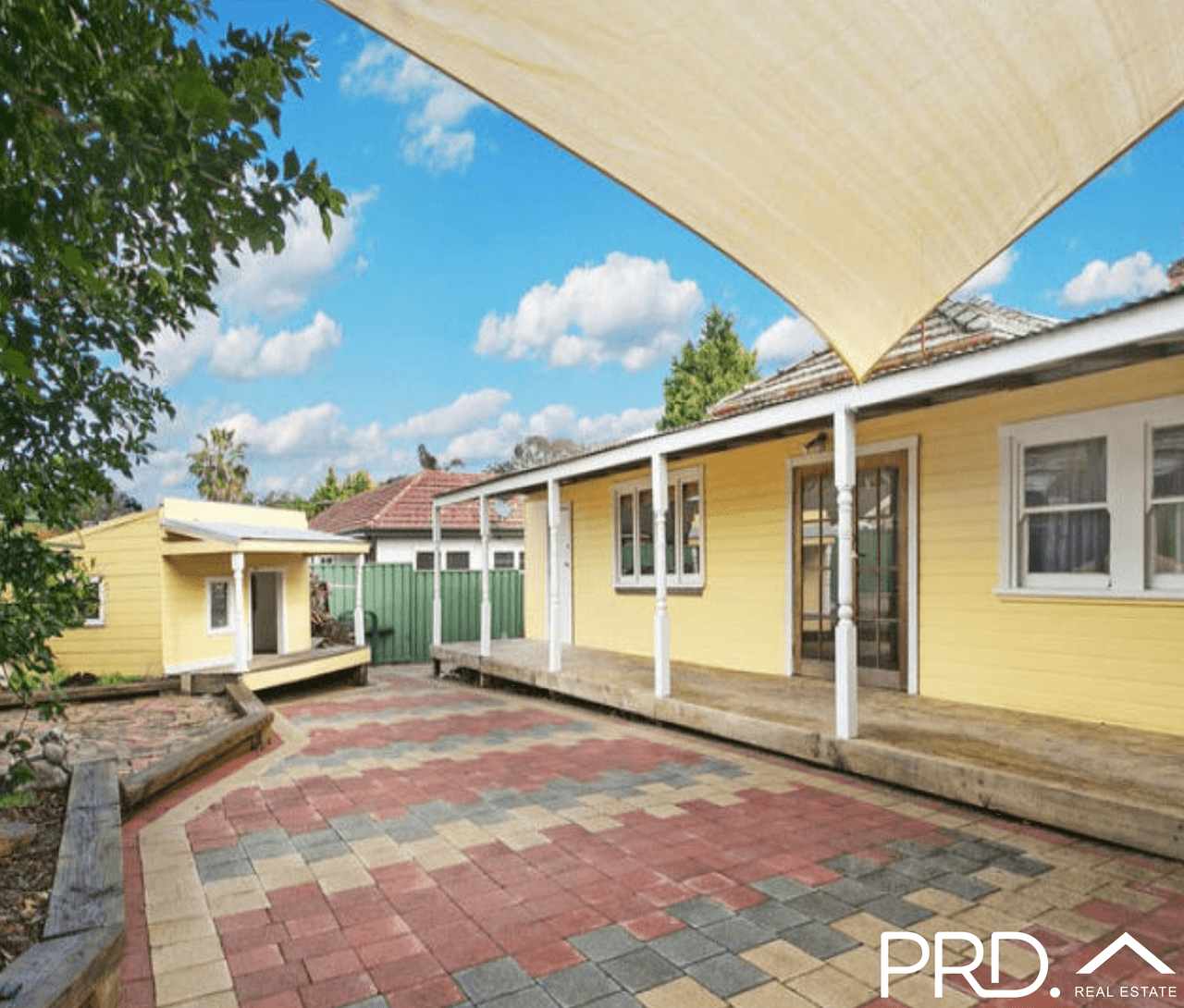 615 Henry Lawson Drive, EAST HILLS, NSW 2213