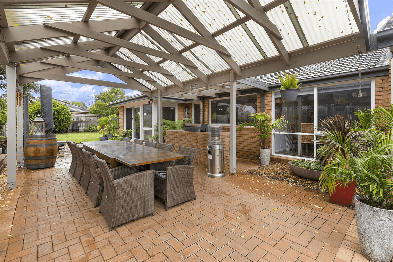 18 Lakesfield Drive, Lysterfield, VIC 3156