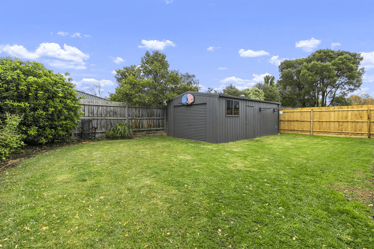 18 Lakesfield Drive, Lysterfield, VIC 3156