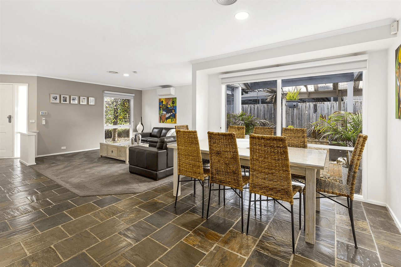 18 Lakesfield Drive, Lysterfield, VIC 3156