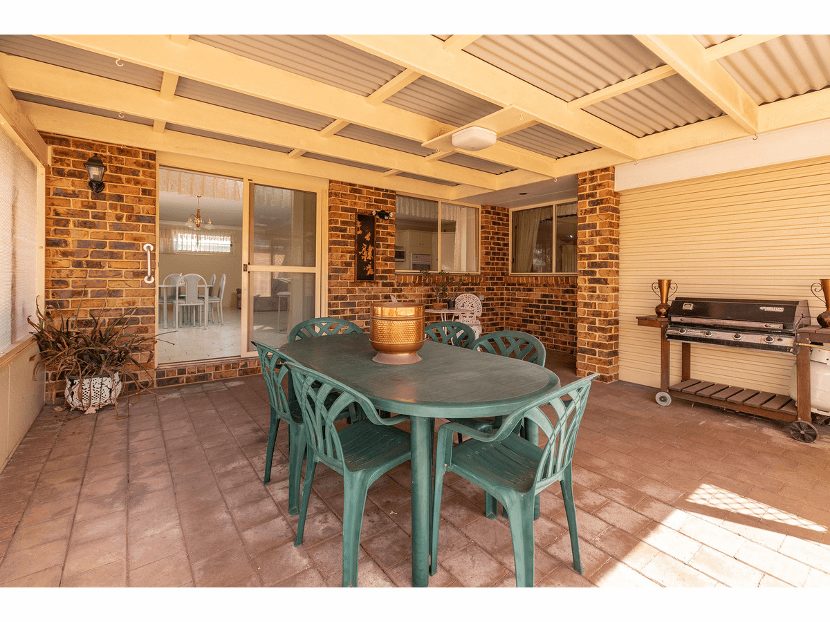12 Commodore Place, TUNCURRY, NSW 2428