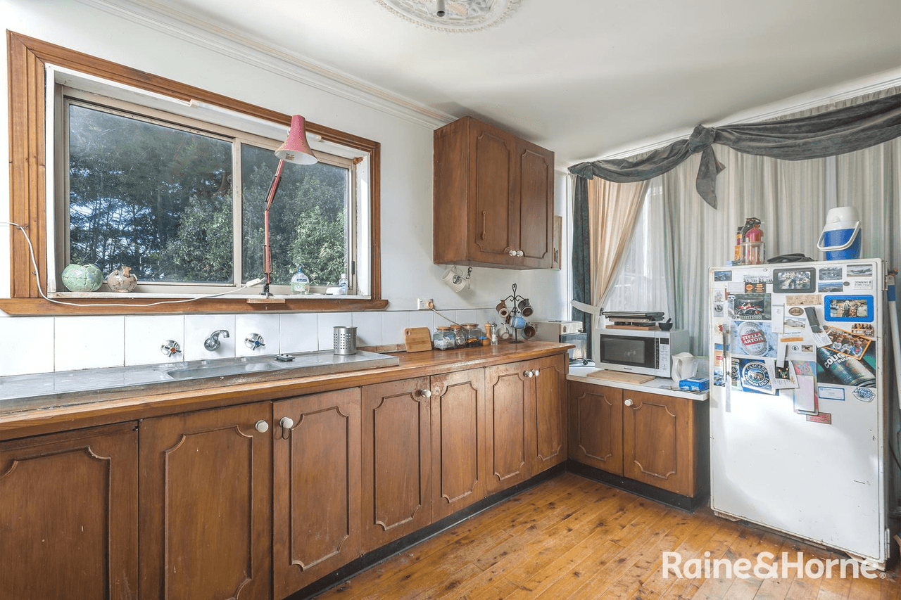 10 Booths Lane, WOODEND, VIC 3442