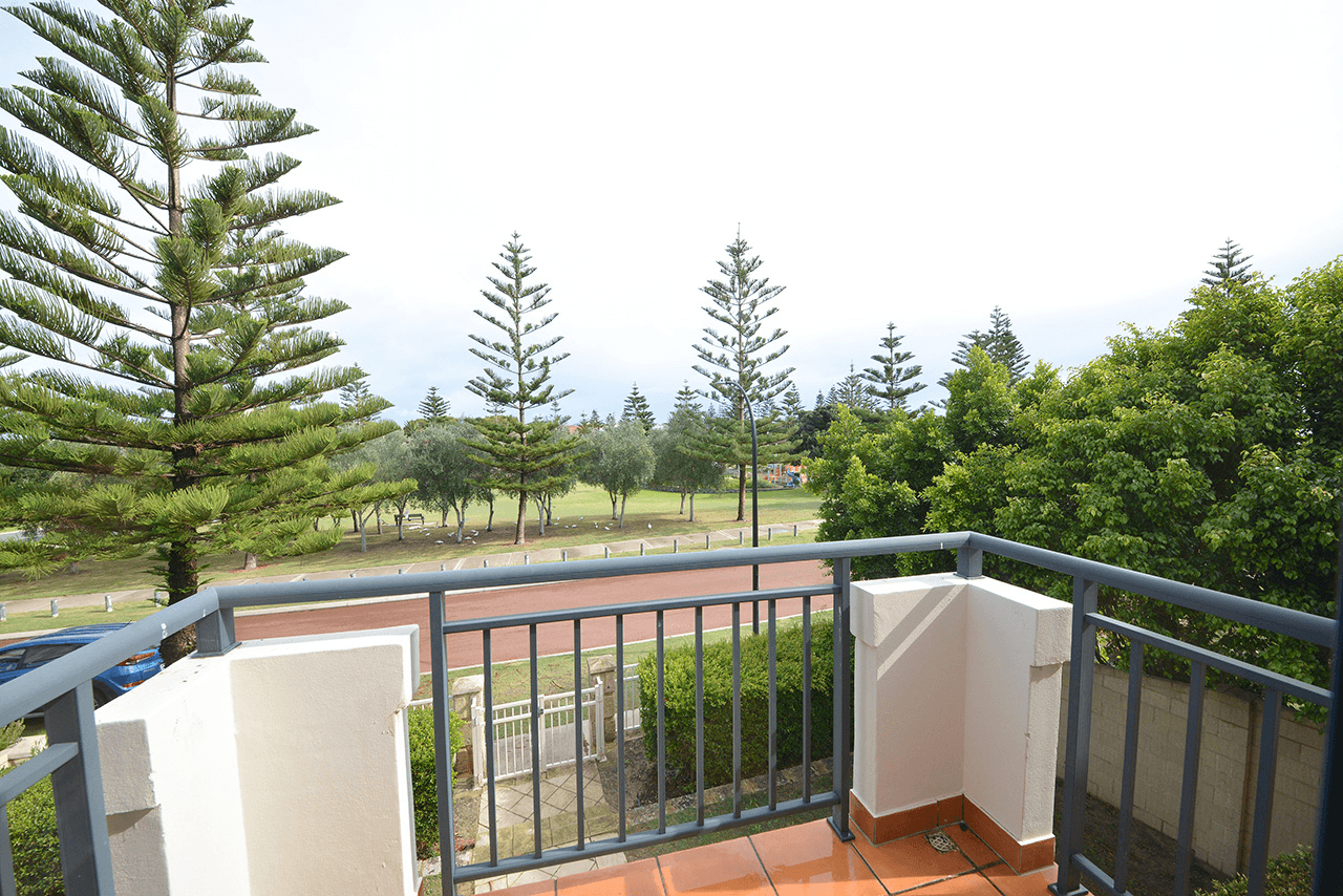 6 Halmstad Circle, Mindarie, WA 6030