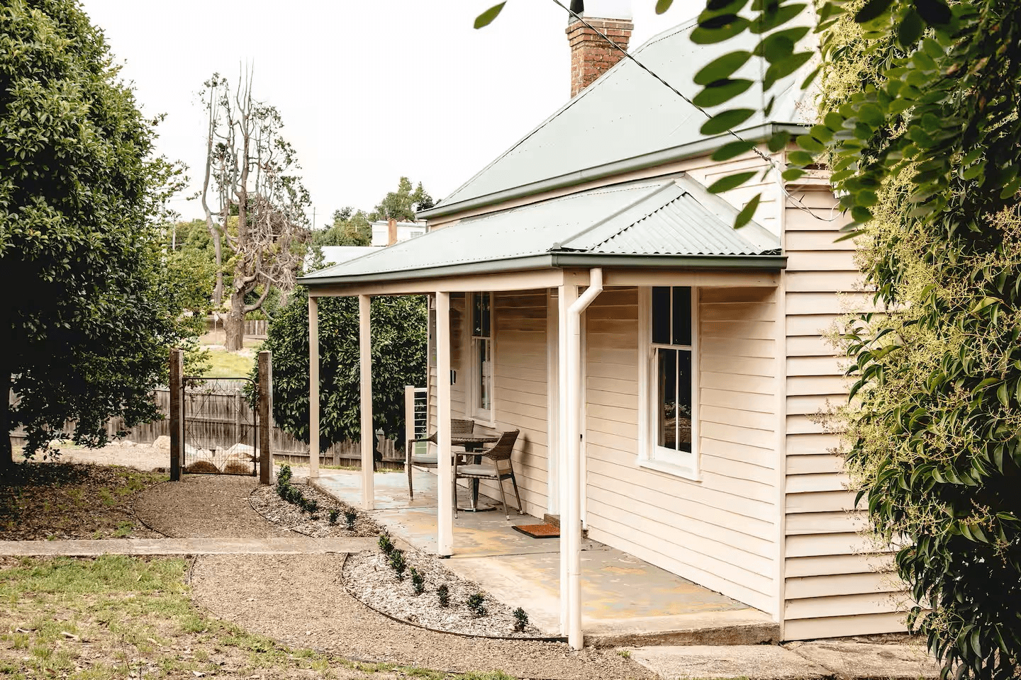 1 FORD STREET, BEECHWORTH, VIC 3747