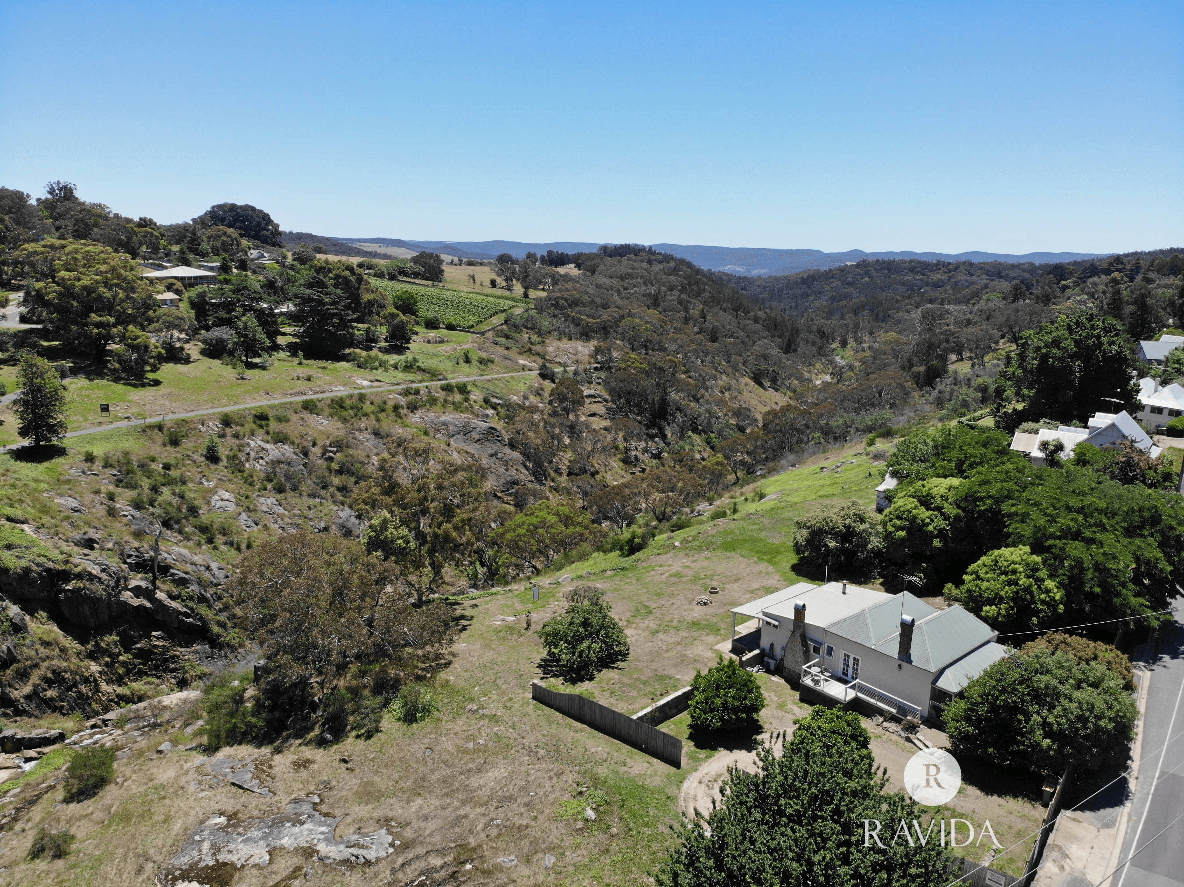 1 FORD STREET, BEECHWORTH, VIC 3747