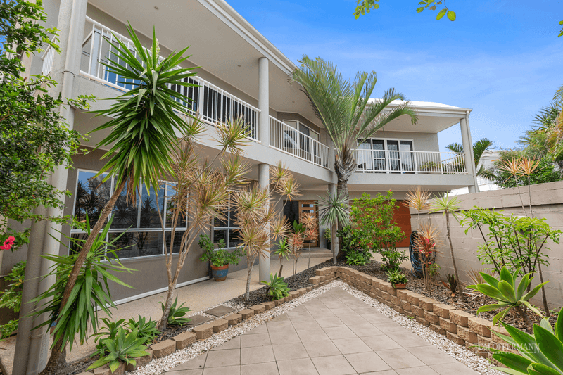 13 Antipodes Close, Castaways Beach, QLD 4567