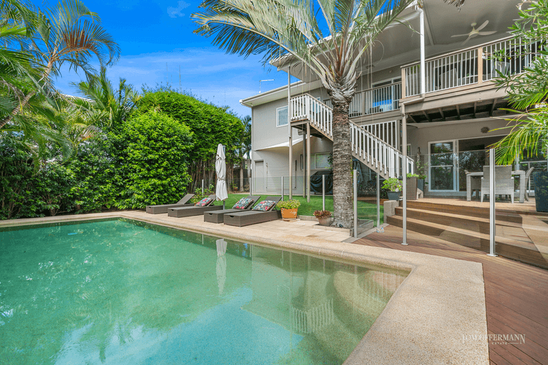 13 Antipodes Close, Castaways Beach, QLD 4567