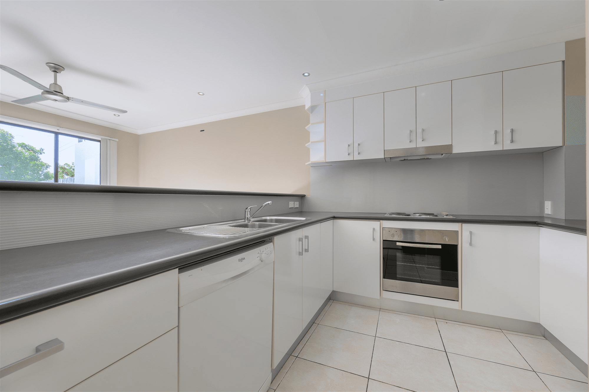 2/25 Roberts Street, SOUTH GLADSTONE, QLD 4680