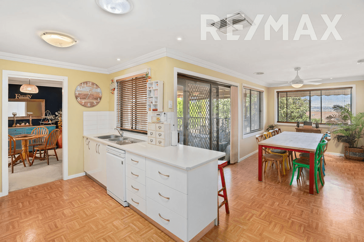 4 Lincoln Avenue, TOLLAND, NSW 2650